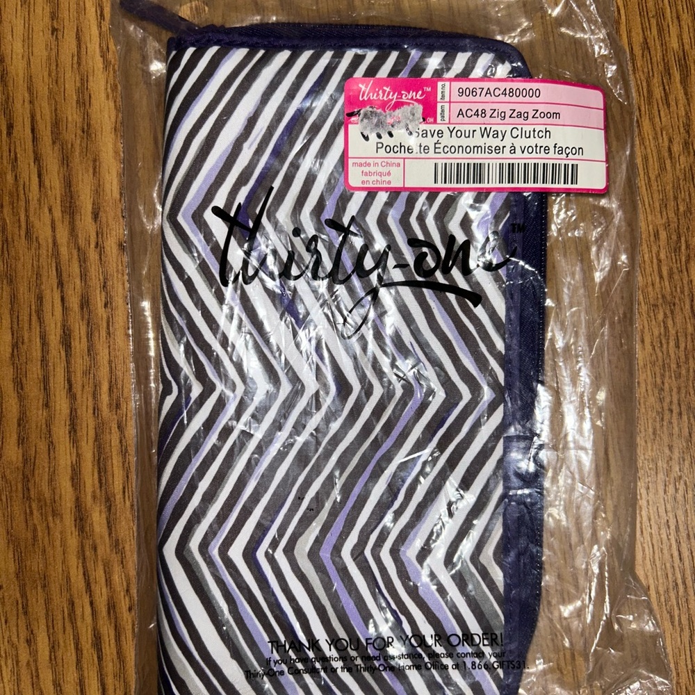 Thirty-One Zig Zag Clutch